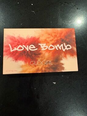 GloGIRL Love Bomb Eyeshadow Palette - Coral & Peach Hues